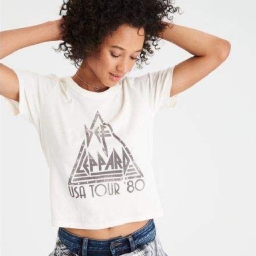 American Eagle Def Leppard USA Tour ’80 Cropped Graphic Tee | Size Medium